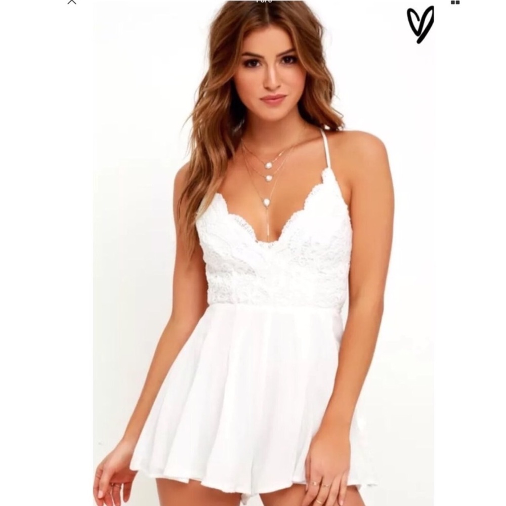 BACKLESS LACE ROMPER